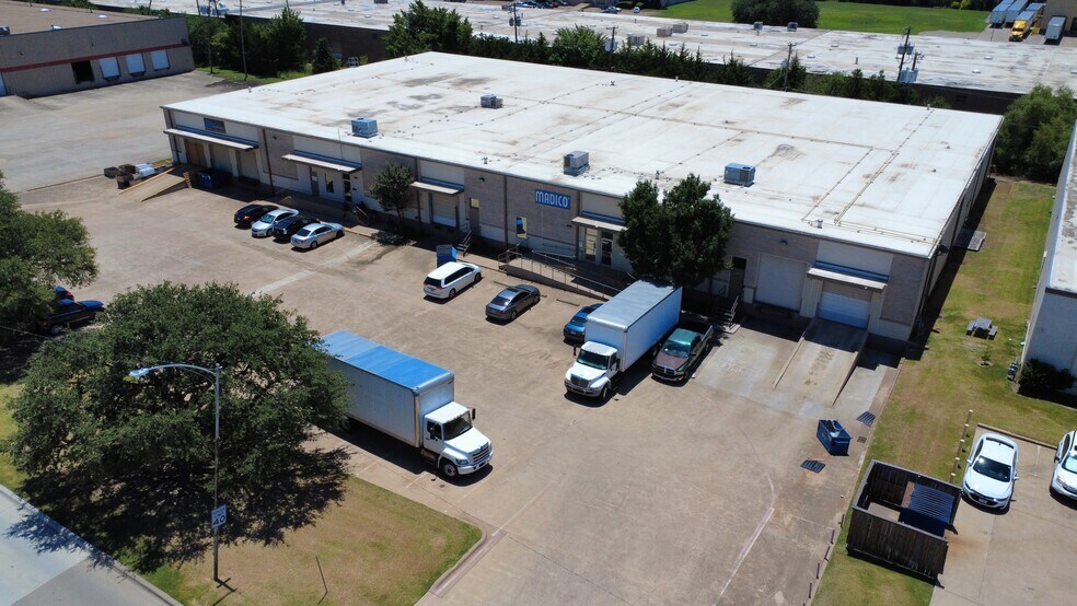 More Photos Of 906-910 Fountain Pky, Grand Prairie Warehouse For Lease