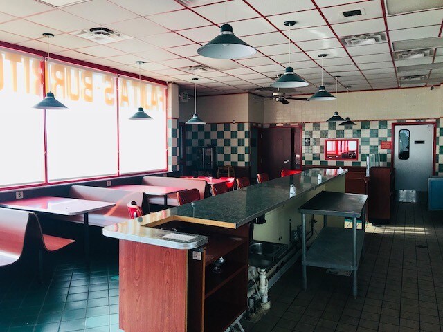 More Photos Of 855 W Cook St, Manteno Restaurant For Sale