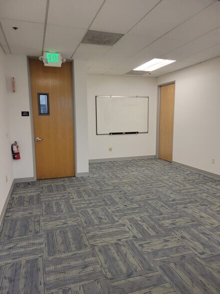 More Photos Of 5890 Stoneridge Dr, Pleasanton Medical For Lease