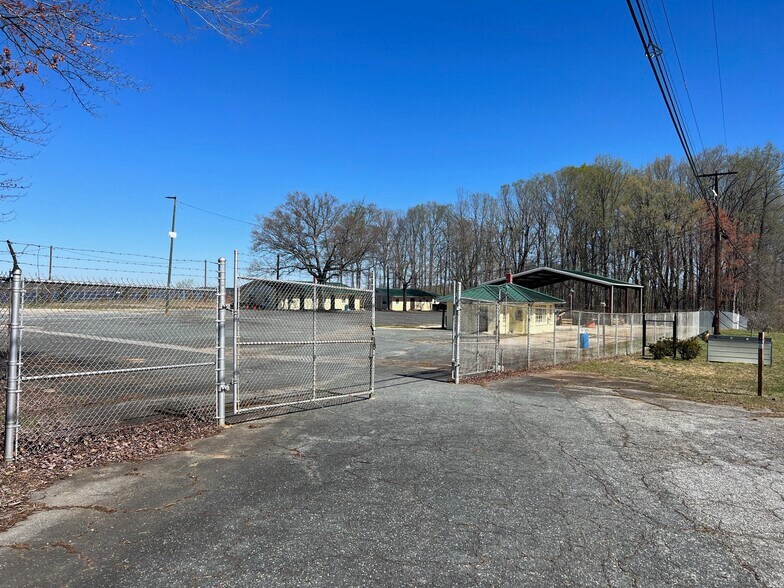More Photos Of 1625 N US Highway 29, Salisbury Flex For Sale