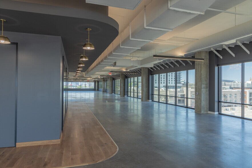 More Photos Of 1333 Oak Lawn Ave, Dallas Office For Lease