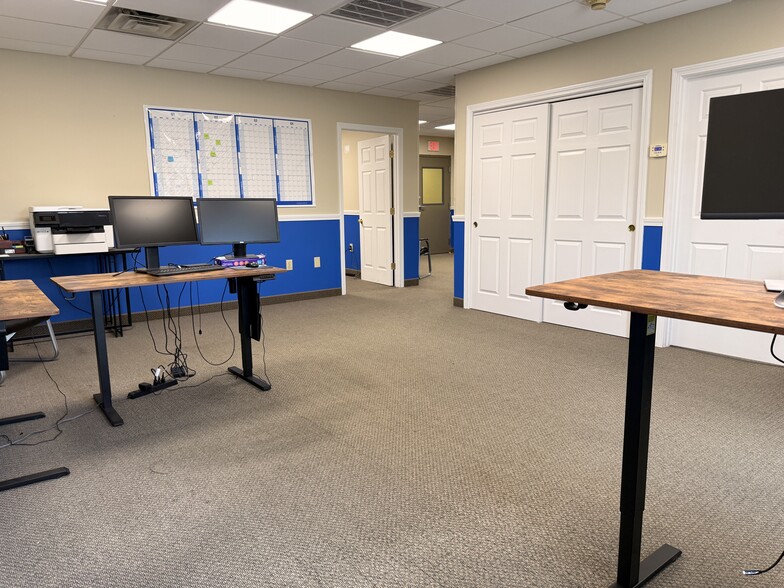 More Photos Of 172 Route 101, Bedford Office For Sale