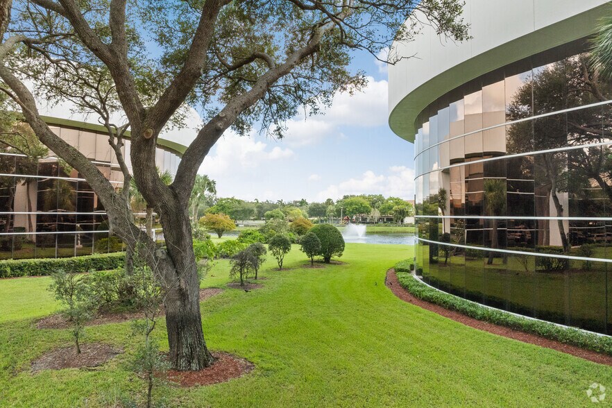 More Photos Of 560 Village Blvd, West Palm Beach Medical For Lease