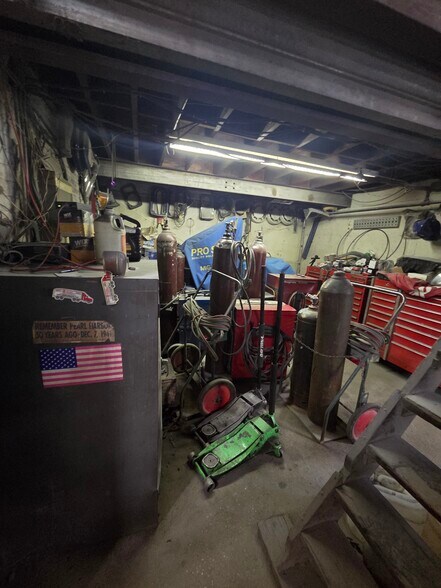 More Photos Of 369 Thomas St, Newark Auto Repair For Sale