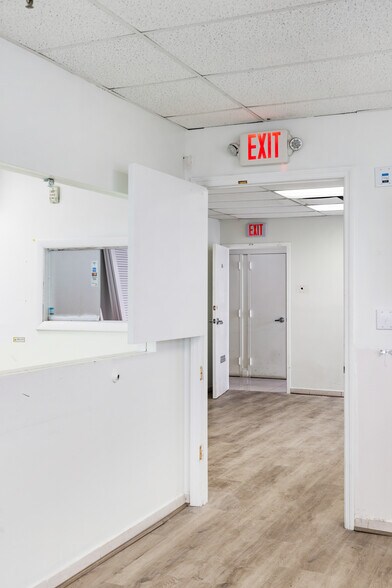 More Photos Of 5040 NW 7th St, Miami Medical For Lease
