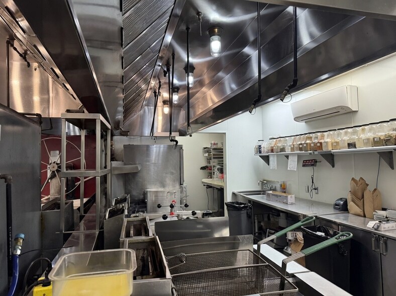 More Photos Of 101 Heights Blvd, Houston Restaurant For Sale