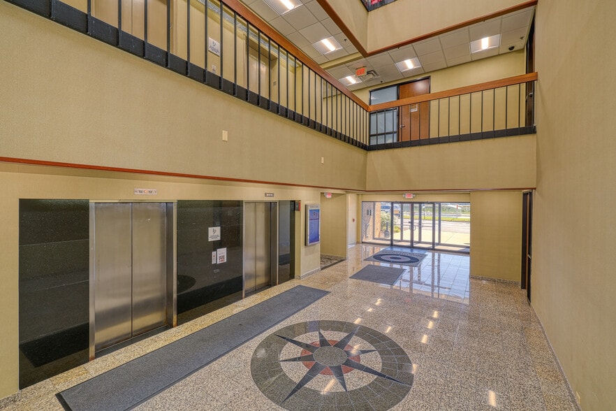 More Photos Of 10700 W Higgins Rd, Rosemont Office For Sale