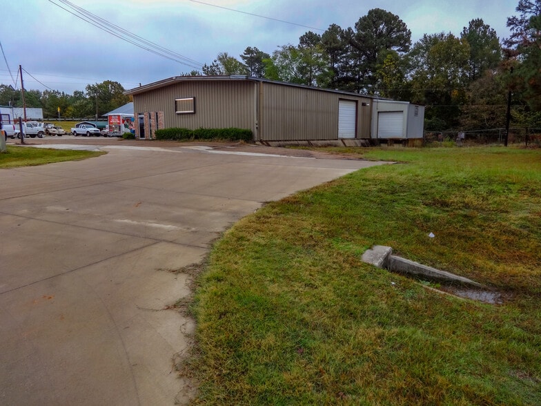 More Photos Of 801 W Broadway St, Big Sandy Light Distribution For Sale