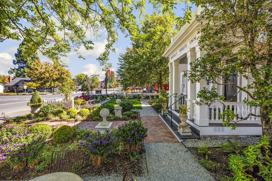 More Photos Of 240 E California St, Jacksonville Hotel For Sale