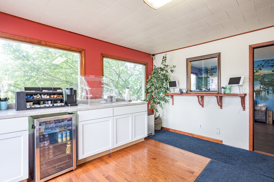 More Photos Of 1116 Broadway, Wisconsin Dells Hotel For Sale