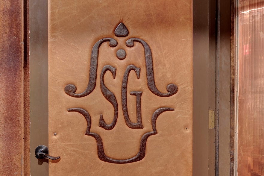 More Photos Of 114-116 17th Ave S, Nashville Office For Sale