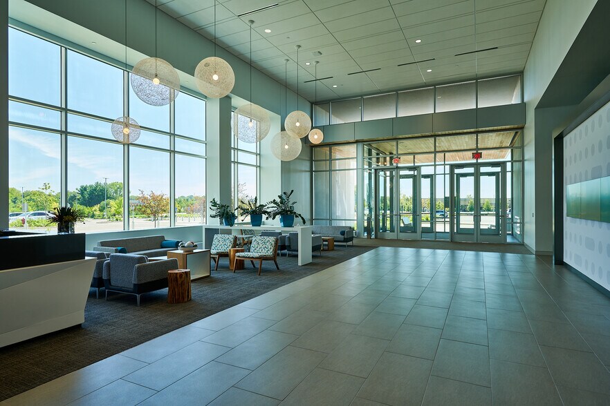 More Photos Of 2900 Ames Crossing Rd, Eagan Office For Lease