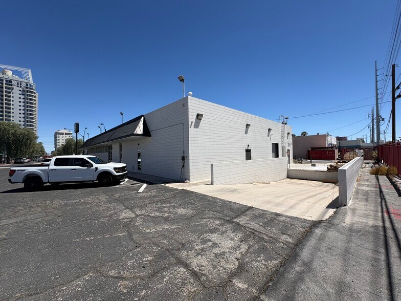 More Photos Of 900 S Main St, Las Vegas Office For Lease