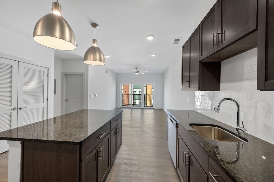 More Photos Of 5829 Madison Rd, Cincinnati Apartments For Lease