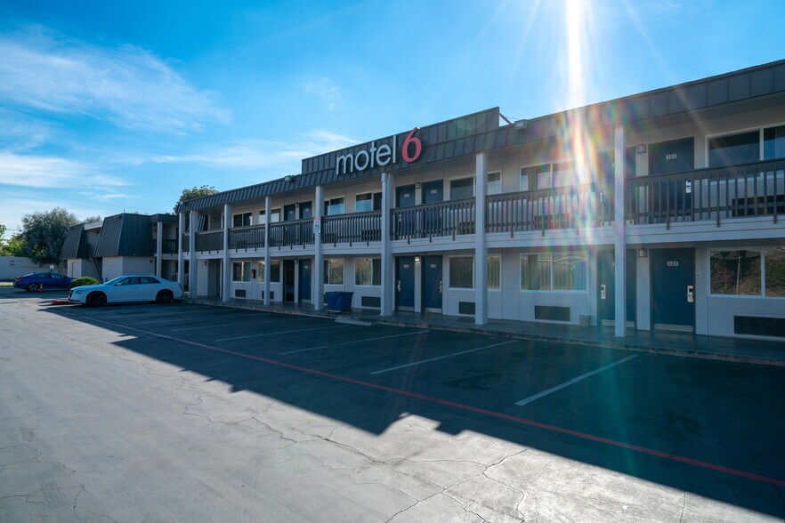 More Photos Of 840 S Indian Hill Blvd, Claremont Hotel For Sale