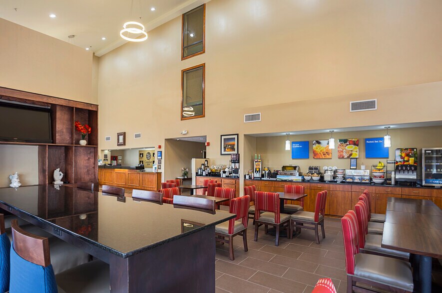 More Photos Of 4924 Constitution Ave, Baton Rouge Hotel For Sale