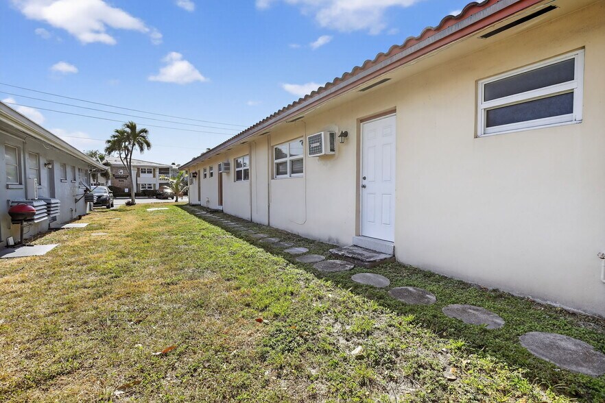 More Photos Of 4825 NE 23rd Ave, Fort Lauderdale Apartments For Sale
