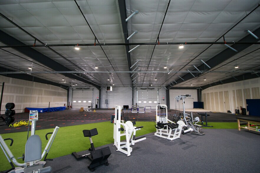 More Photos Of 250 Delaware St, Norwalk Light Manufacturing For Lease