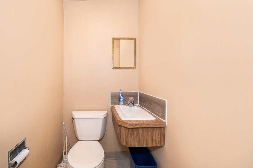 More Photos Of 2025 Flamingo Dr, Bartow Medical For Lease