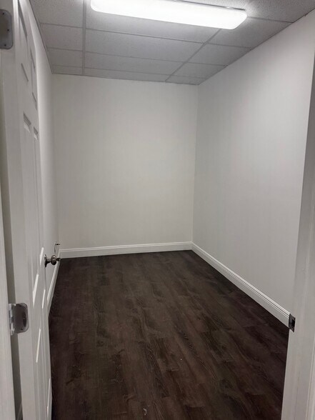 More Photos Of 3916 N 29th Ave, Hollywood Manufacturing For Lease