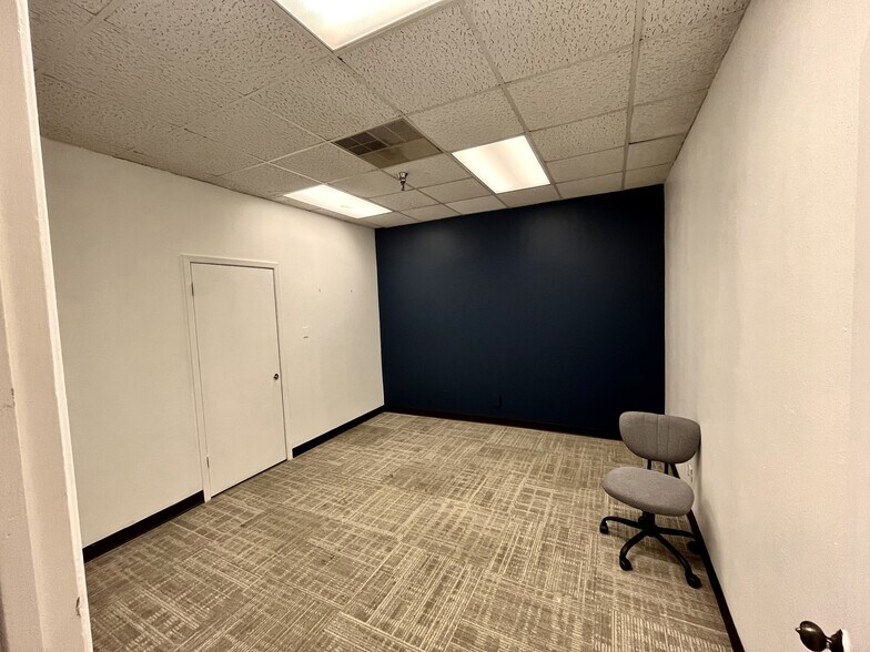 More Photos Of 1712 N Frazier St, Conroe Unknown For Sale