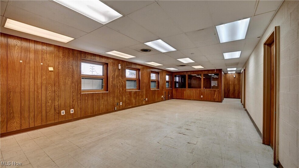 More Photos Of 422 S Green Rd, South Euclid Warehouse For Sale