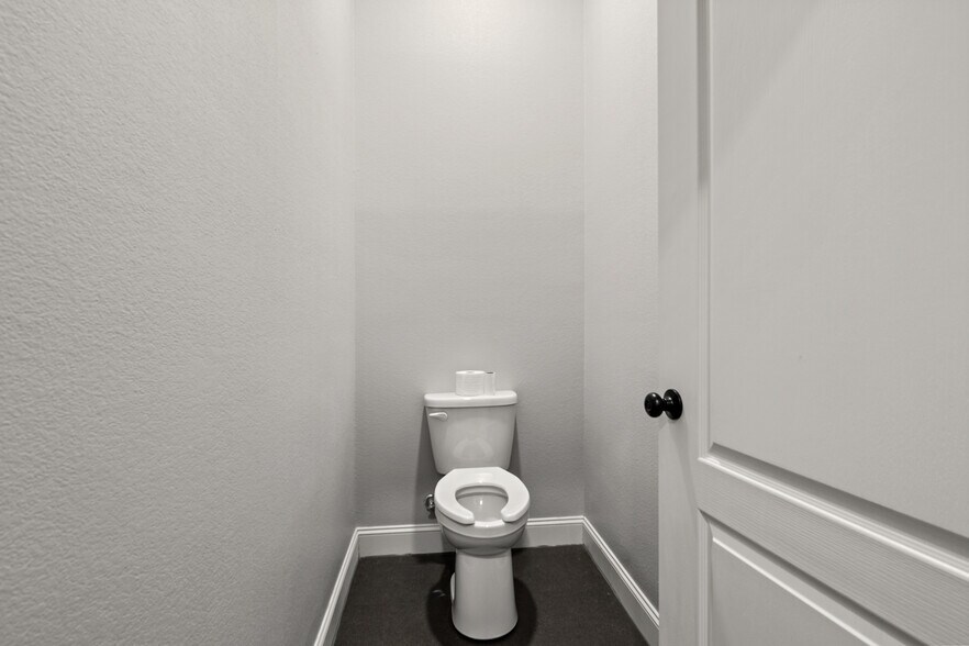 More Photos Of 107 E 11th St, Mount Pleasant Office For Sale