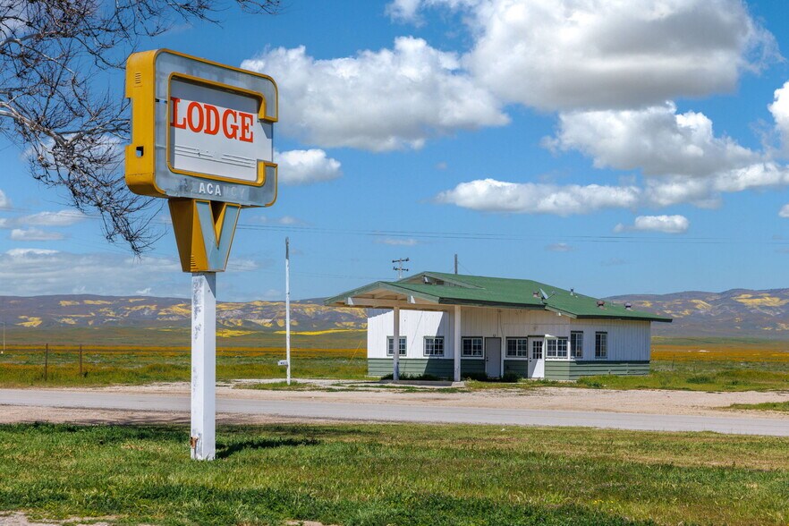 More Photos Of 12900 Soda Lake Rd, Santa Margarita Hotel For Sale