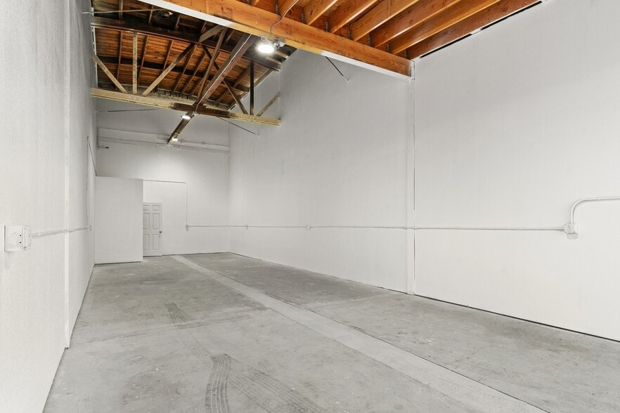 More Photos Of 21602-21612 Western Blvd, Hayward Service For Lease