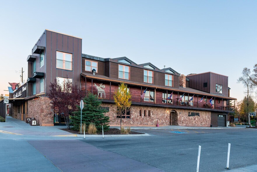 More Photos Of 117 Pine St, Pinedale Restaurant For Sale