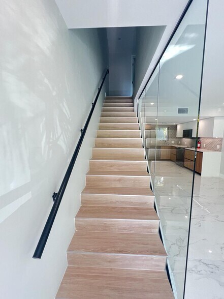 More Photos Of 511 16th St, Miami Beach Hospitality For Sale