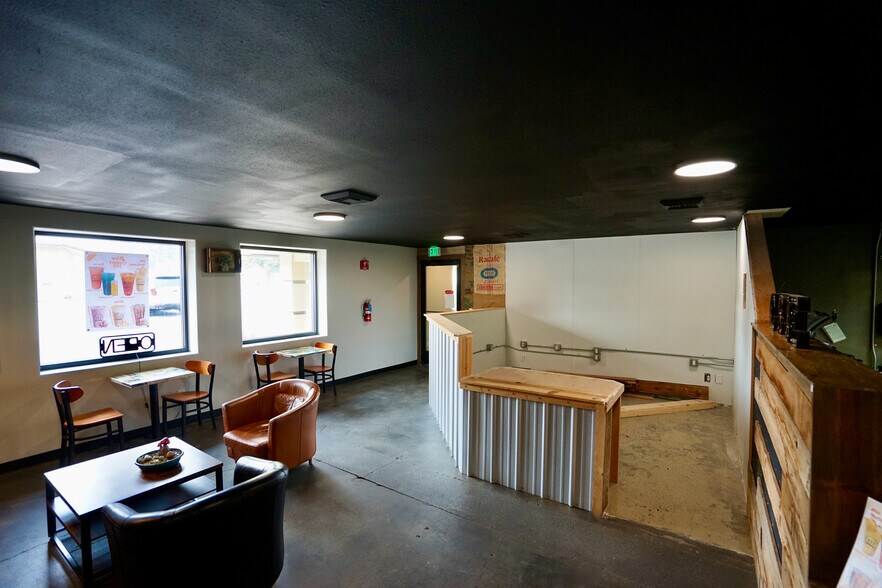 More Photos Of 108 W Fremont Ave, Selah Bank For Sale
