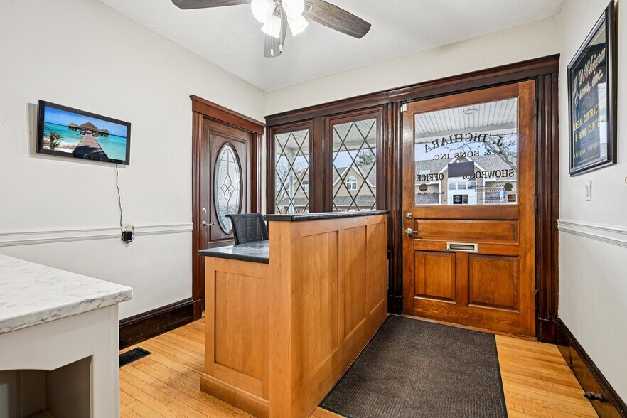 More Photos Of 327 Central St, Saugus Office For Sale