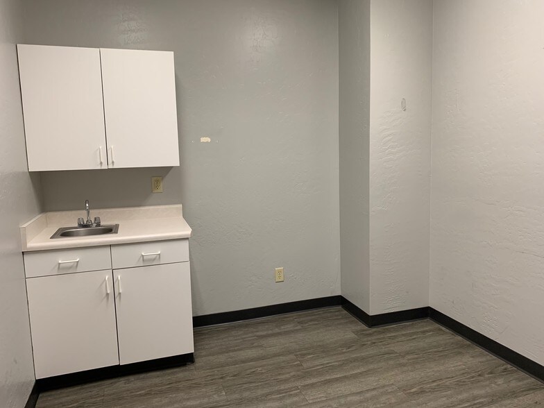 More Photos Of 1003 Division St, Prescott Medical For Lease