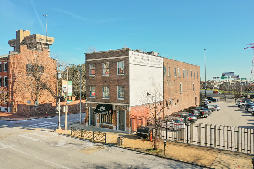 Primary Photo Of 700 S Broadway, Saint Louis Freestanding For Sale