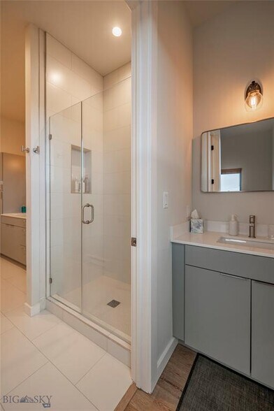 More Photos Of 924 E Park St, Livingston Apartments For Sale