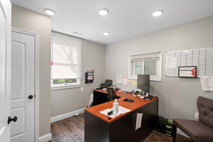 More Photos Of 101 E Marshall St, Remington Storefront Retail Office For Lease