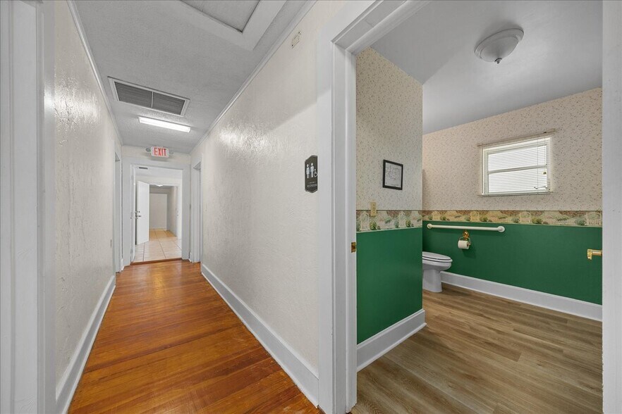 More Photos Of 2206 SE 3rd Ave, Ocala Office Residential For Sale