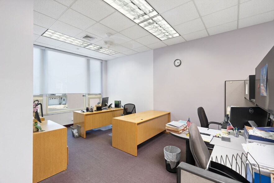 More Photos Of 1190 Hylan Blvd, Staten Island Office For Sale