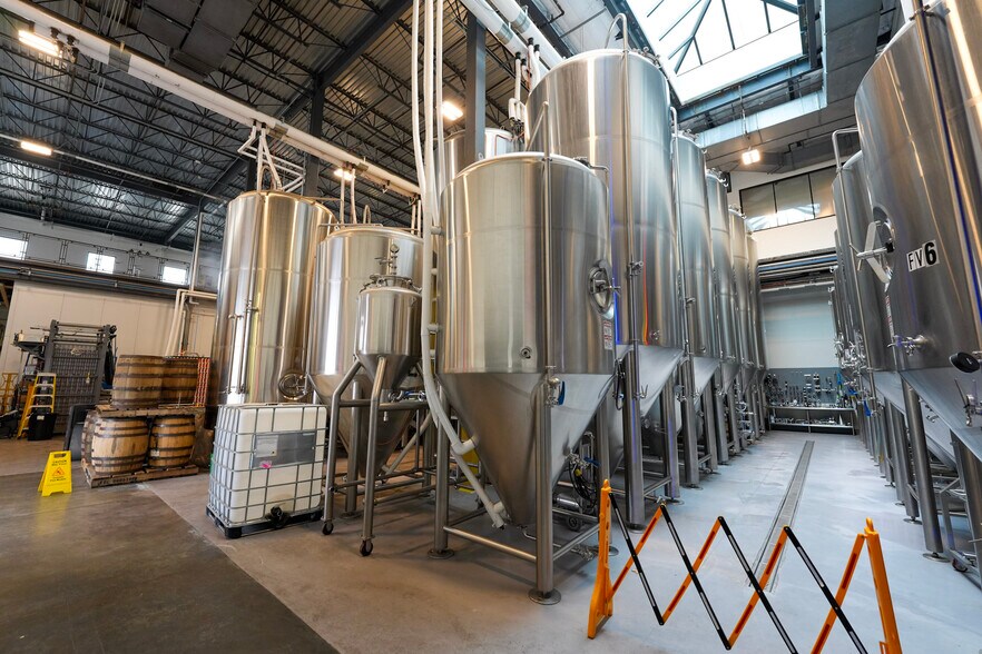 More Photos Of 2101 Summer St, Houston Freestanding For Lease