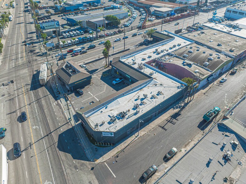 More Photos Of 1901 S Alameda St, Los Angeles General Retail For Sale