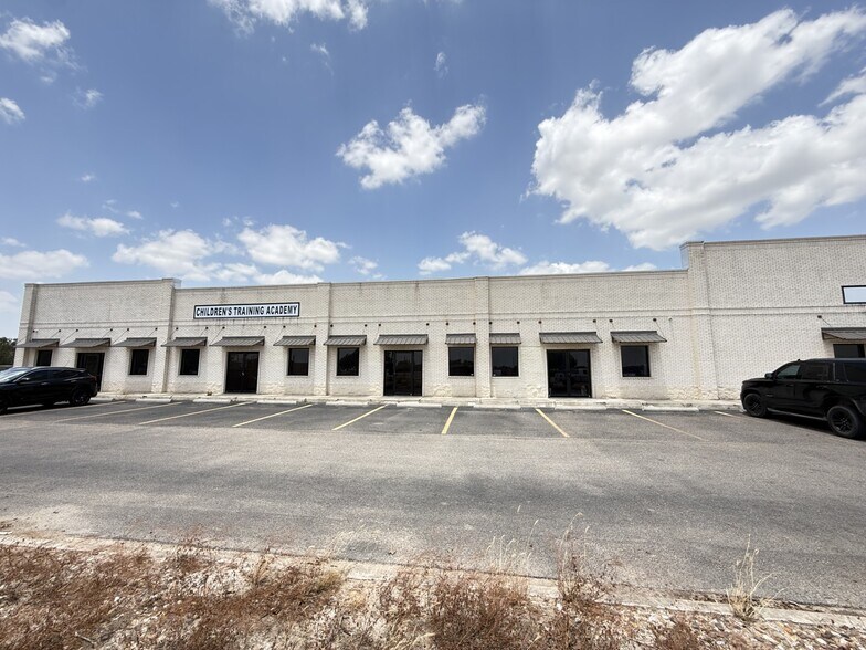 More Photos Of 8115 N Los Ebanos Rd, Mission Specialty For Lease