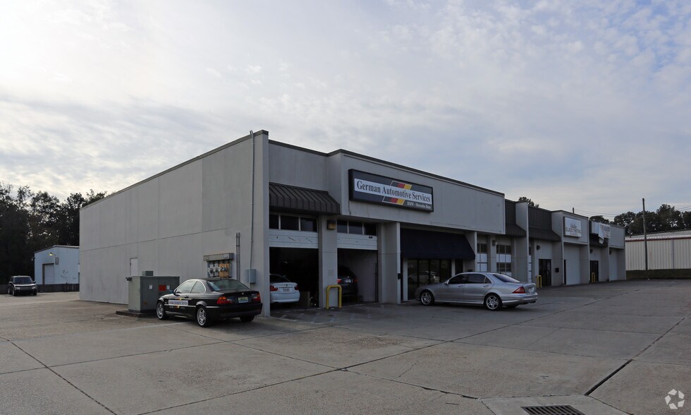 More Photos Of 3747 Government Blvd, Mobile Flex For Lease