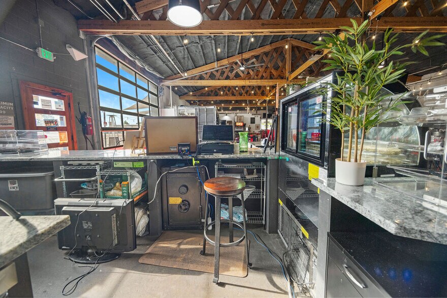 More Photos Of 1589 W Victory Way, Craig Flex For Sale