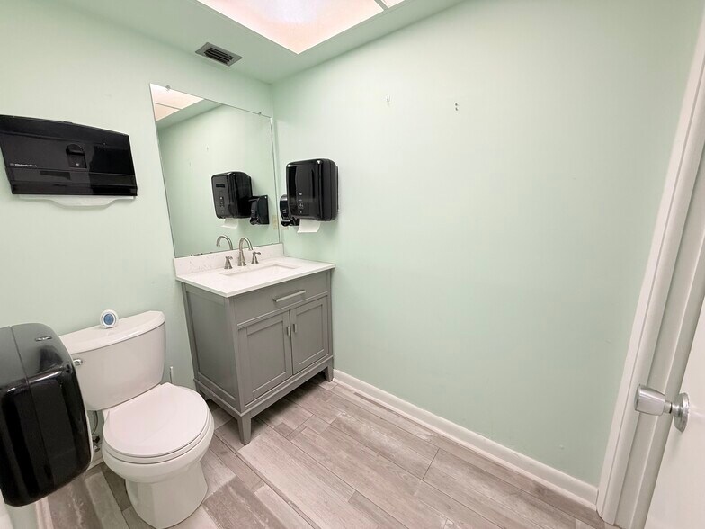 More Photos Of 3949 Evans Ave, Fort Myers Medical For Sale