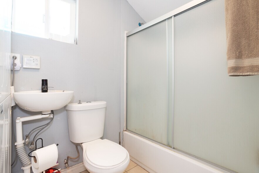 More Photos Of 6402 Graves Ave, Van Nuys Apartments For Sale