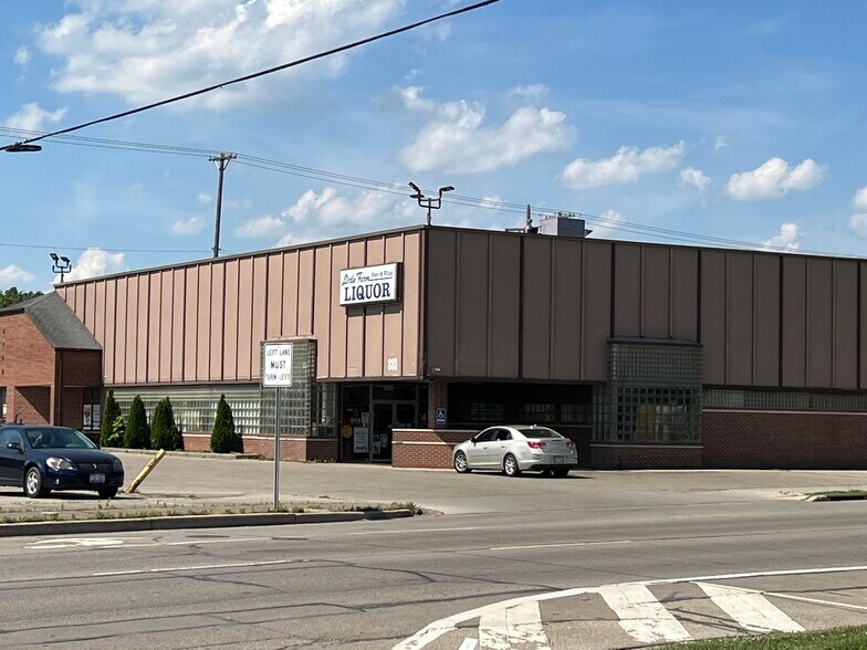 More Photos Of 881 E Dixie Dr, West Carrollton Light Distribution For Lease