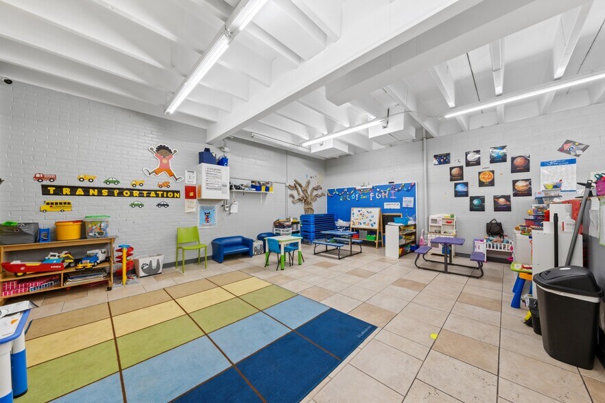 More Photos Of 874 E Aurora Rd, Macedonia Freestanding For Sale