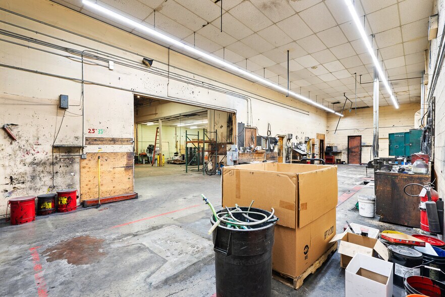 More Photos Of 1190 NE Division St, Gresham Warehouse For Sale