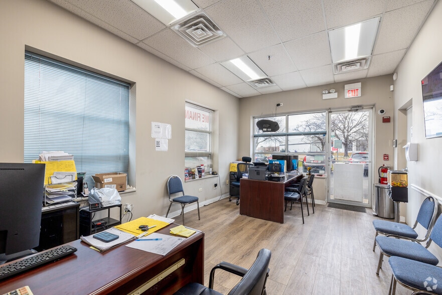 More Photos Of 524-530 W Grand Ave, Elmhurst Auto Repair For Sale